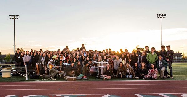 SENIORS ENJOY THE first senior sunrise at HHS
Photo courtesy of Brian Quan