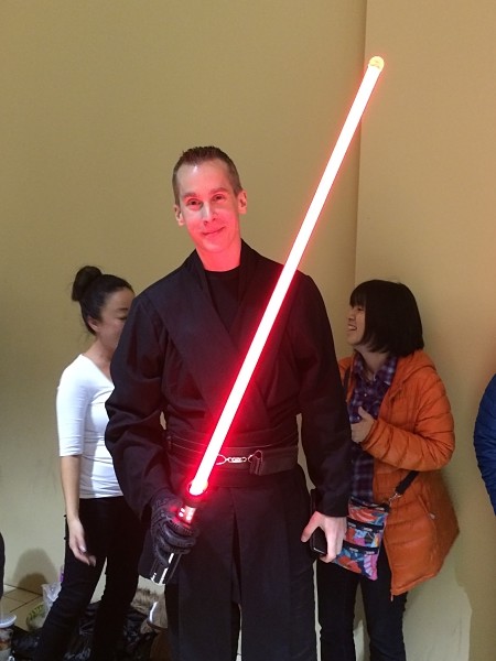 An audience member dressed as a Sith Lord waiting in the movie’s queue.