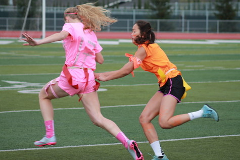 Sophomores and juniors win first round of Powderpuff
