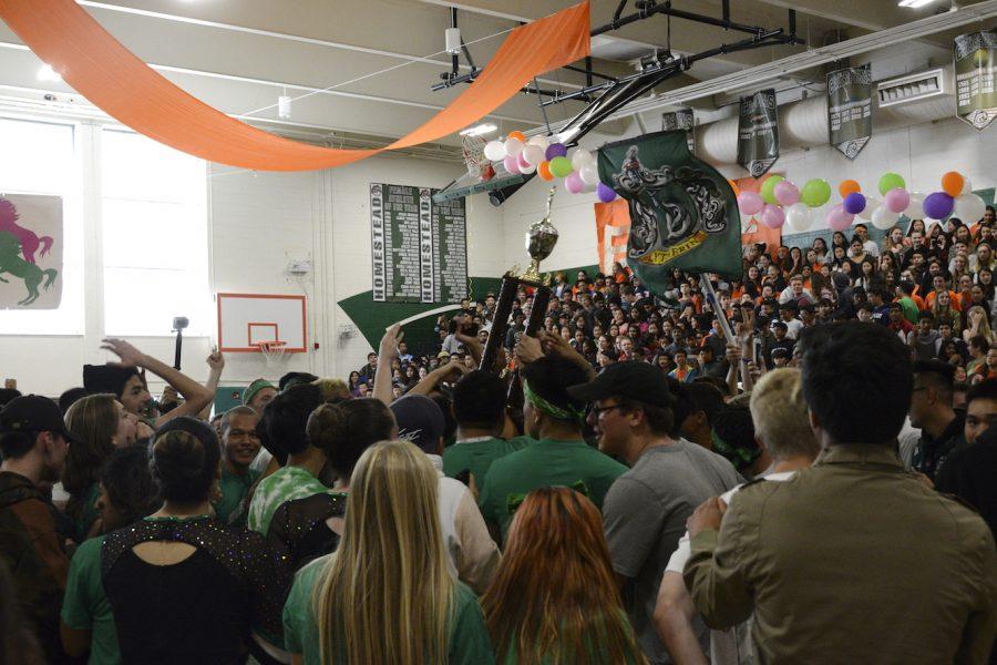 (Story/Photos) Seniors win Battle of the Classes after mistaken announcement