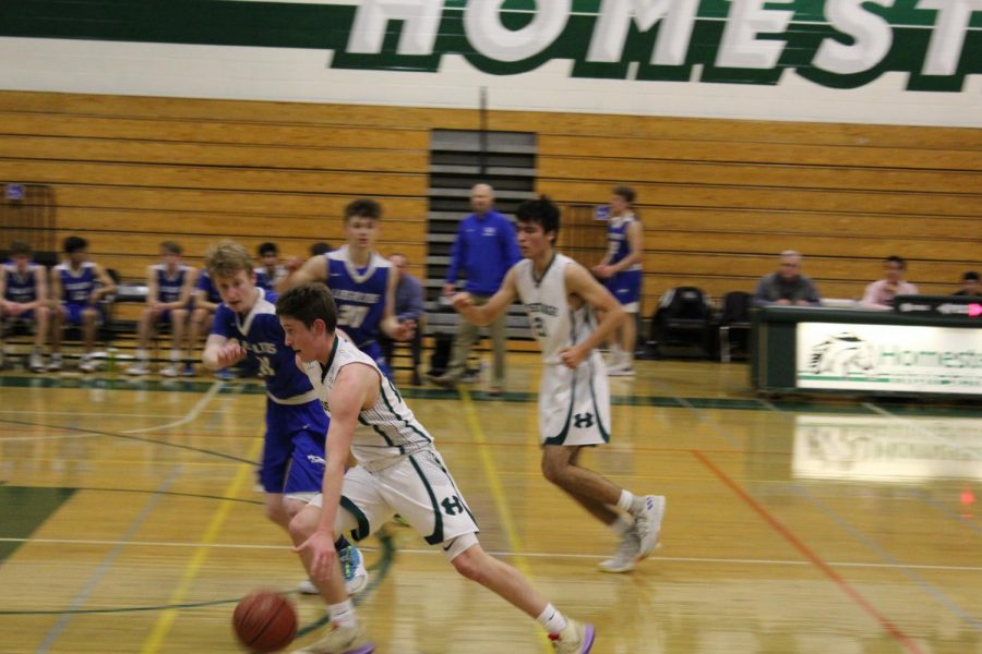 David Aronson (12) rushes the ball against the opposition. With Los Altos’ current record of 17-2 and victory against HHS in their last game, the team once again proved itself as a difficult opponent.