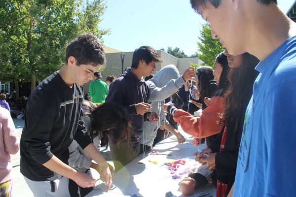 Students take part in an engaging activity where they make bracelets. “Its just been really great, and I’m happy to see that the events are more successful this year compared to last year,” senior Sing Yong Wu said